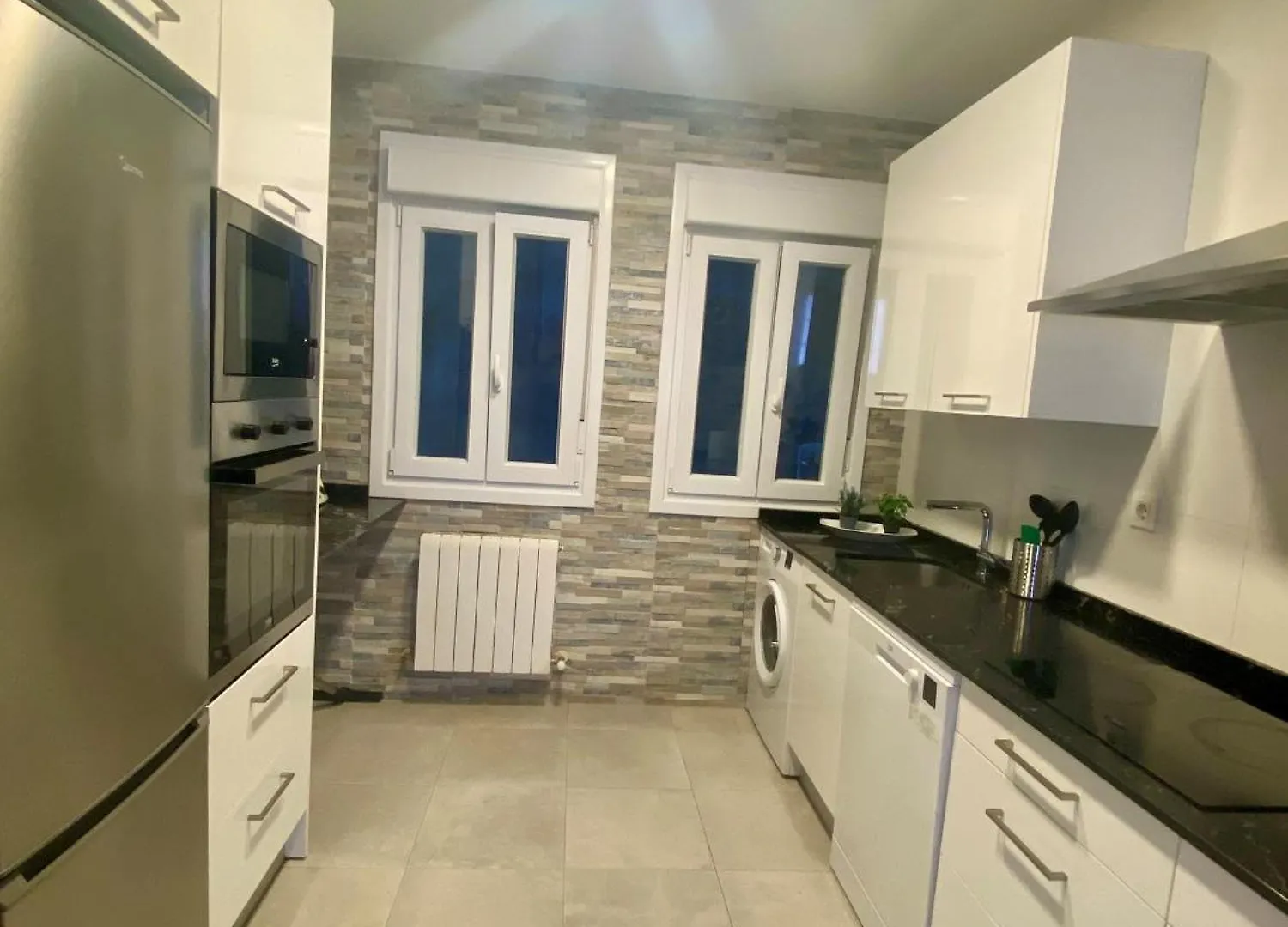 Habitacion En Apartamento Con Zonas Comunes Compartida Hsjg Bilbao Spagna